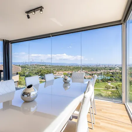 Villa Panoramic Only Families