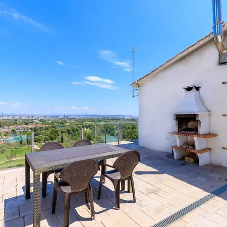 Panoramic Only Families Villa *